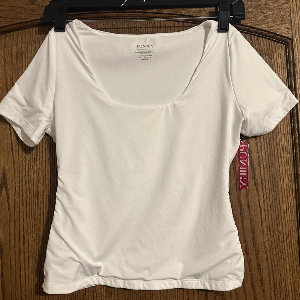 Pumiey Women's Classic White Scoop Neck Tee